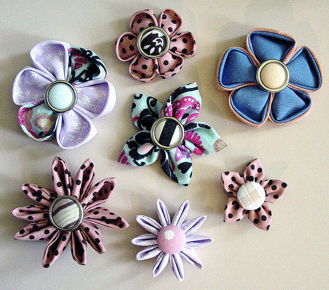 Flowers made with Clover's kanzashi templates. 