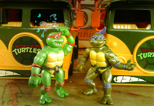 The tOkKa junkyard Car Show :: Classic Party Wagon vs. TMNT 25 Reissue // What's the difference ?! 