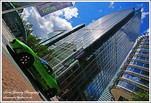 city urban green london car electric drive future ecodrive sportscar tesla roadster 2011 energyefficient motorexpo teslamotors worldcars