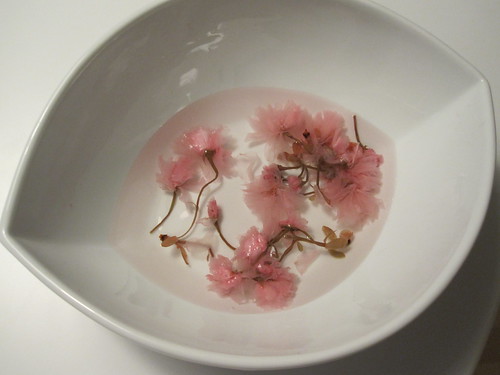 De-salting preserved sakura flowers