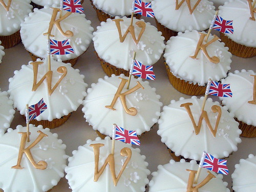 Pretty royal wedding cupcakes