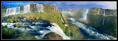 Iguazu Falls - Devil's Throat por Chris Mullins.