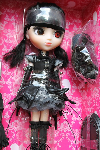 I already did a write up of the film version of Pullip Yuki they are almost