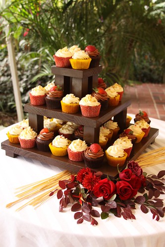 I like the modern lines on this cupcake stand from Darcey's wedding