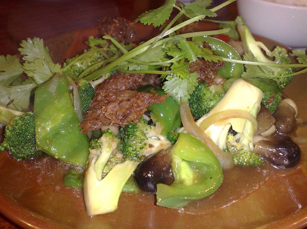 Vegetarian Beef with Broccoli & Mushrooms