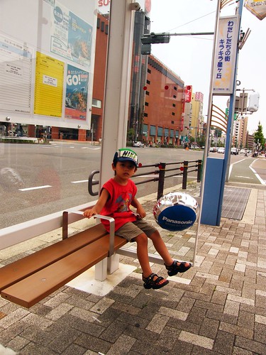 Eirfan's outing - Rest at the bus stop