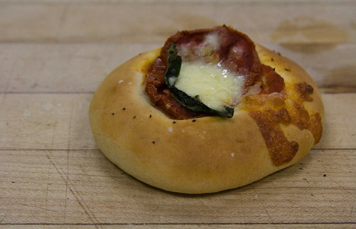 margrita pizza roll