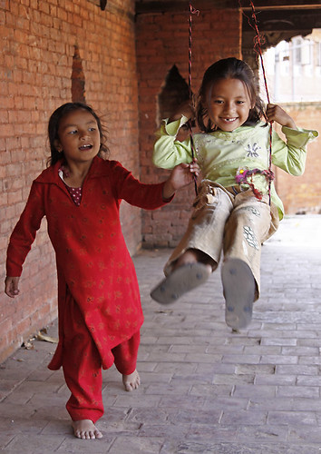 _MG_0798-w Kids playing swing at Bhaktapur
