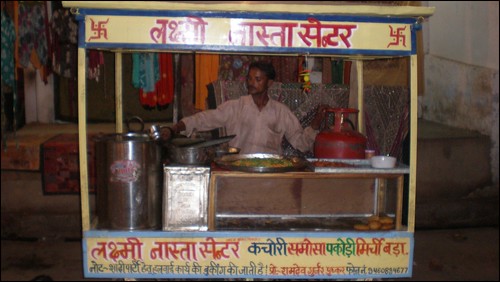 Pakora stand in Pushkar (yes, we ate here)