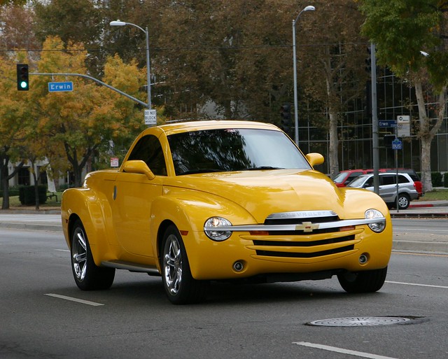 auto show ca chevrolet car sport yellow truck la pickup super chevy ssr ? coches spotting roadster woodlandhills ???????? motor4toys ???????