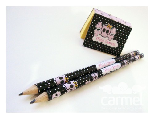 .lápis e post-it personalizados para mila. por carmel design personalizado.