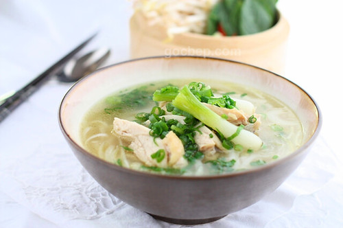 Vietnamese chicken noodle soup - Phở gà