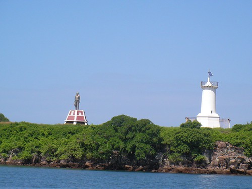 Lighthouse & Statue in Corinto