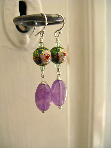 Delish earrings in lilac