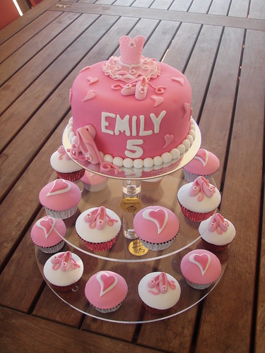 Mossy's Masterpiece Emily's ballet Ballerina cake cupcakes