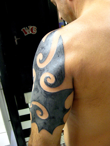 tribal arm tattoo. Tatuagem tribal arm tattoo