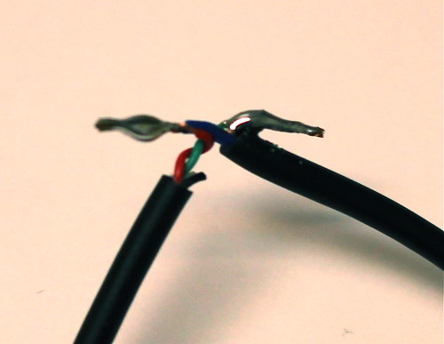 DIY Vivitar to 2.5mm sync cable: solder joints