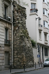 2009-11-22-PARIS-city-wall1