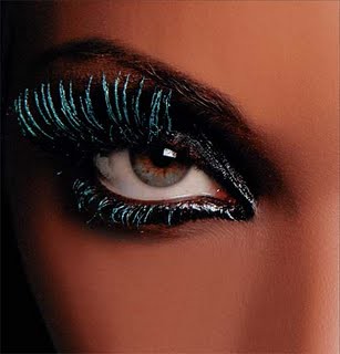 olhos maquiados halloween