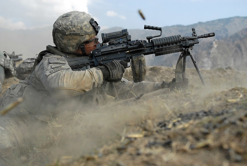 フリー画像|戦争写真|兵士/ソルジャー|アメリカ軍兵士|銃器|機関銃|M249ミニミ軽機関銃|フリー素材|