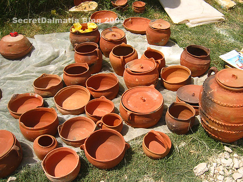 Clay pots and peka domes. More Bosnian than Dalmatian tradition lately...