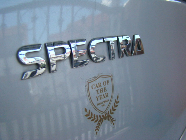 family 2002 car sedan silver metallic sony year 16 kia spectra ls dsch7