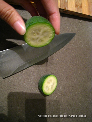cutting feijoa fruit
