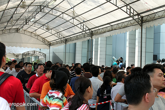 Apple 3GS queue