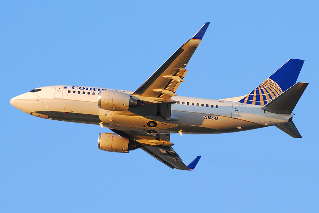Continental Airlines Boeing 737-524 (N16648)