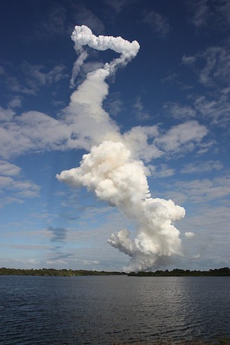 STS-129 Atlantis post-launch smoke trail