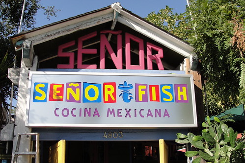 señor fish signage