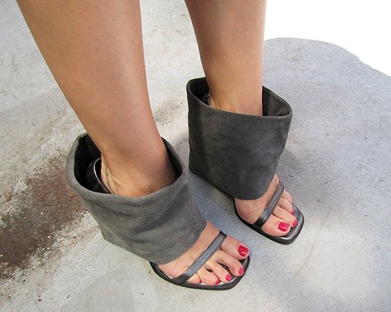 shoe-hack-boots-gucci-heels-rachel-bilson-flip