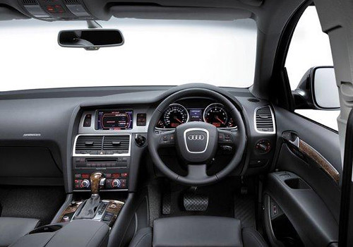 Audi Q7 Interior Photos. Audi Q7 DashBoard Interior