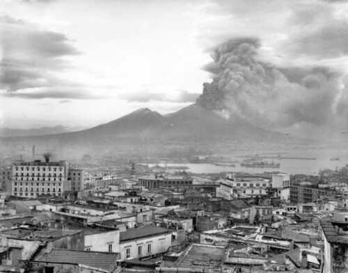 Mount Vesuvius: Naples at the height of the eruption of Mt. Vesuvius, 1944
