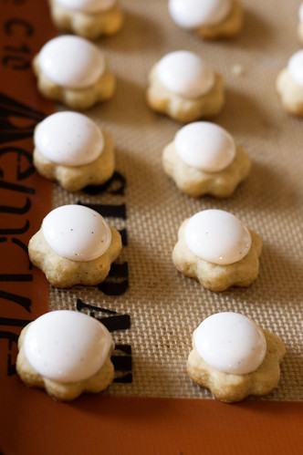 mallows - piped marshmallow on cookies