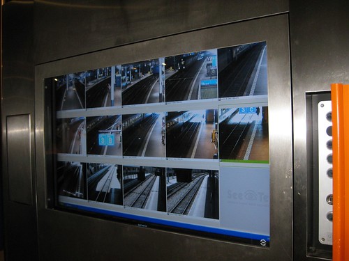 Monitore im Bahnhof Bern