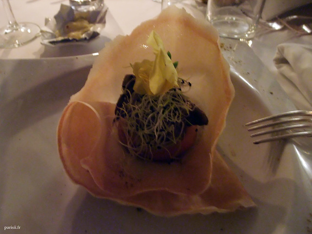 Tatin de royal gala et foie gras de canard poêlé aux quatre épices, réduction de Porto rouge 
