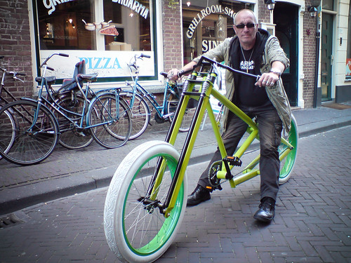 z'n nieuwe groengeile fiets