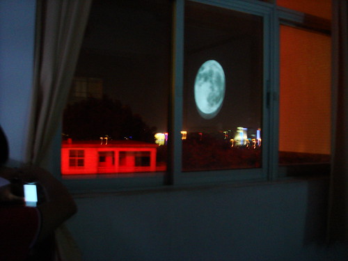 窗外好大的月亮