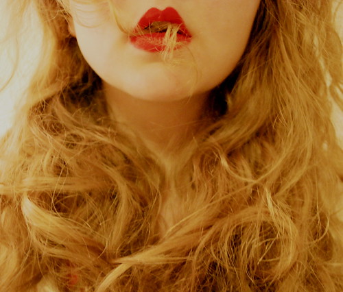 curly hair red lips