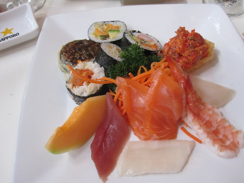 Sashimi and maki lunch