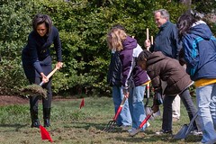 (photo of Michelle Obama and others breaking ground for the garden)
