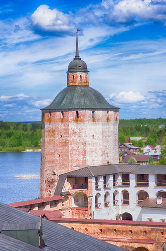 Большая Мереженная (Белозерская) башня Кирилло-Белозерского монастыря. ©  Peer.Gynt