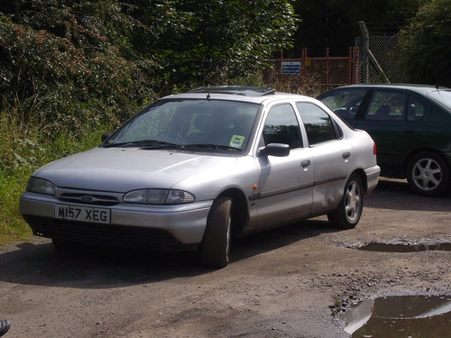 1995 Ford Mondeo Silver by manfromcovorsomewhere