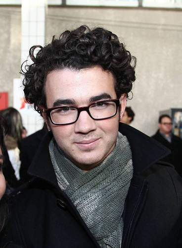kevin jonas with glasses
