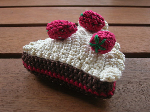 crochet cake
