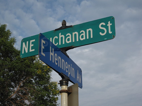 NE Buchanan St and E Hennepin Ave