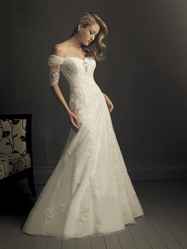 Wedding dress with a romantic design.