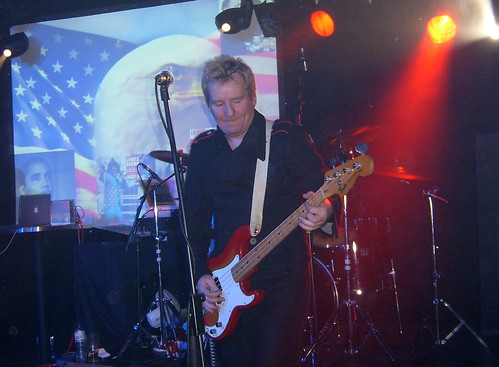 Derek Forbes performing 'The American'