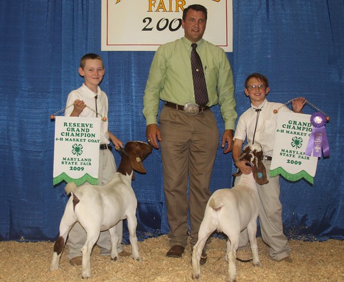 Champion and Reserve Champion Market Goats (L-R): Charles Sasscer (Res. champ), Dr. Brian Faris (judge), and Austin Stoner (Champ)